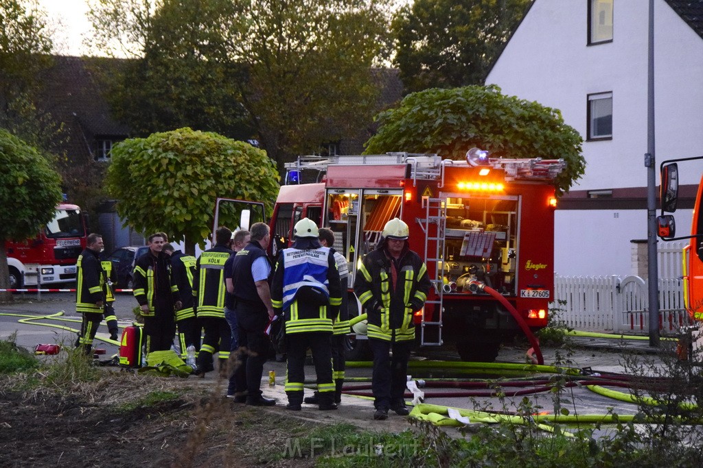 Feuer 2 Vollbrand Reihenhaus Roggendorf Berrischstr P238.JPG - Miklos Laubert